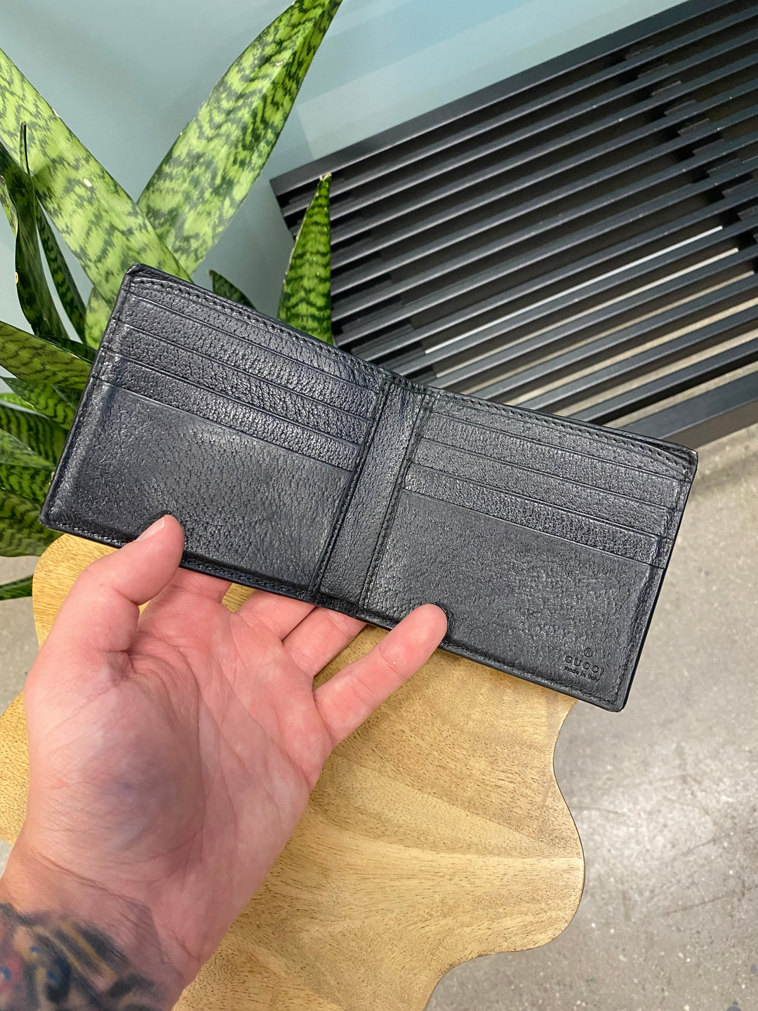Gucci Black Pebbled Leather Bee Billfold Wallet (8458)