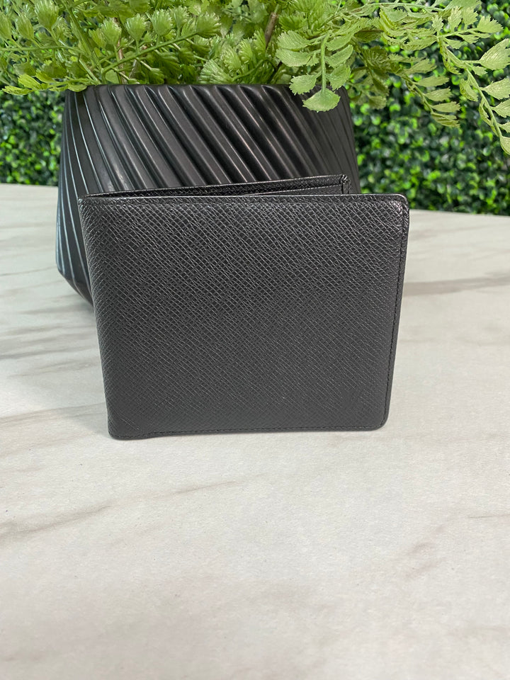 Louis Vuitton Black Taiga Leather Billfold (244)