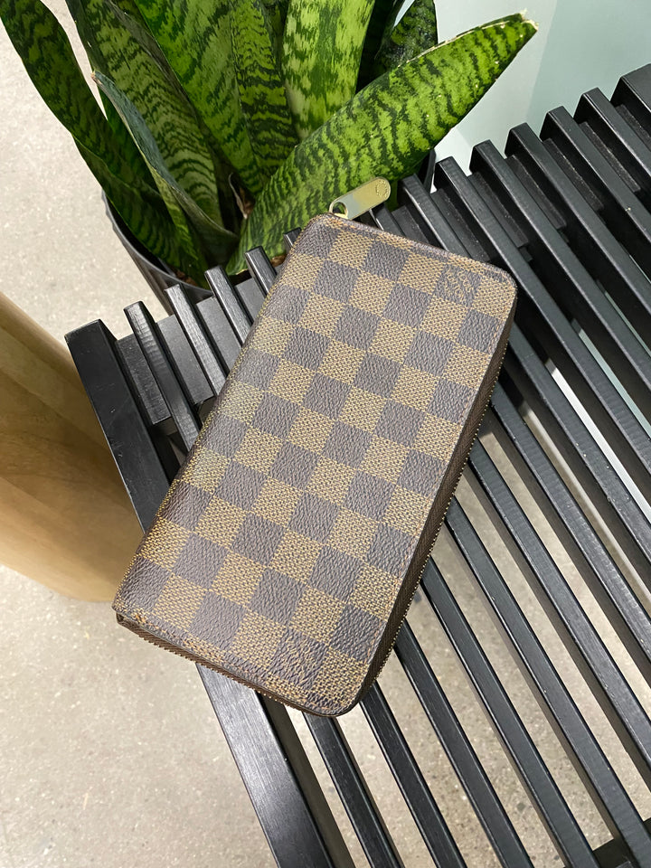 Louis Vuitton Damier Ebene ZIppy Wallet (1087)