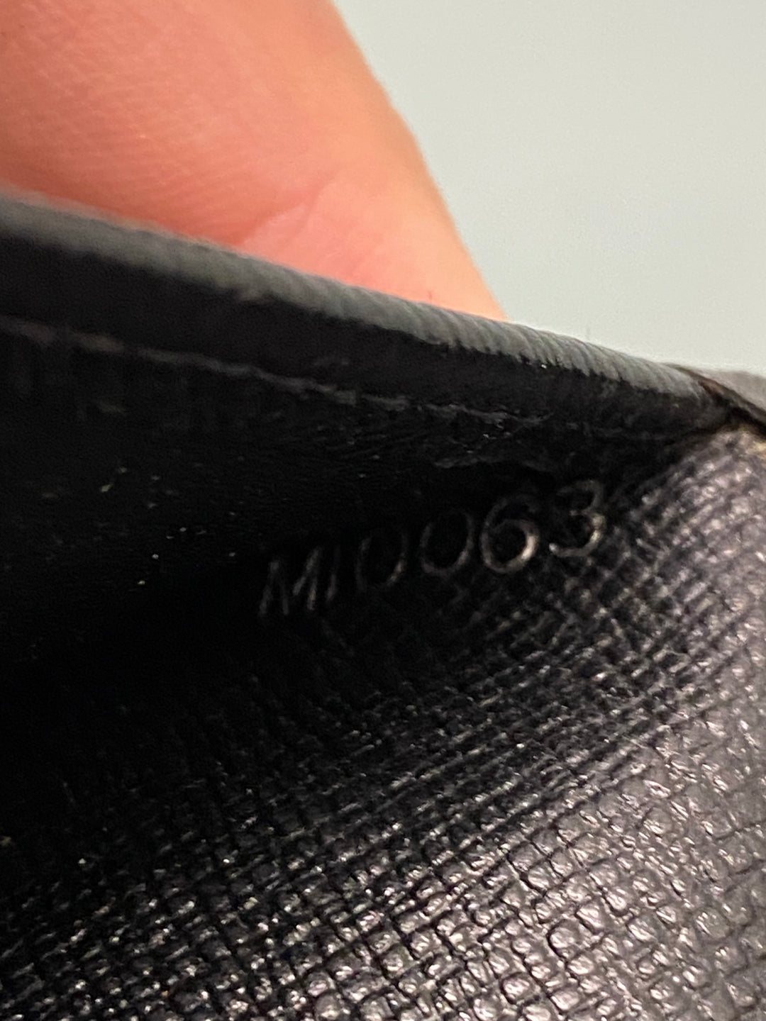 Louis Vuitton Black Taiga Leather Pocket Organizer (0199)