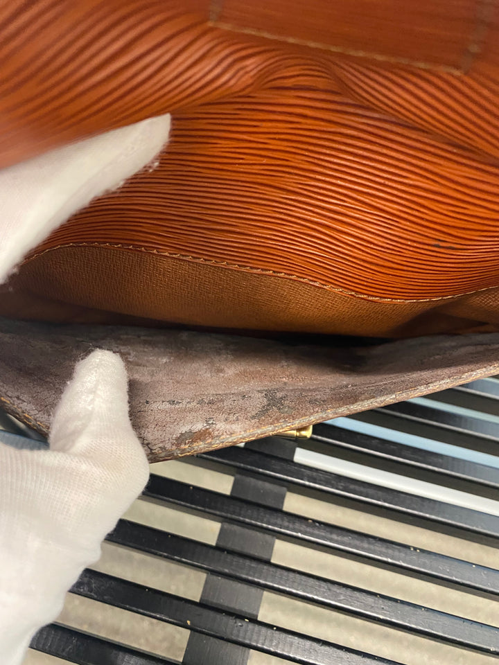 Louis Vuitton Cognac Epi Jeune Fille Crossbody Bag (0901)