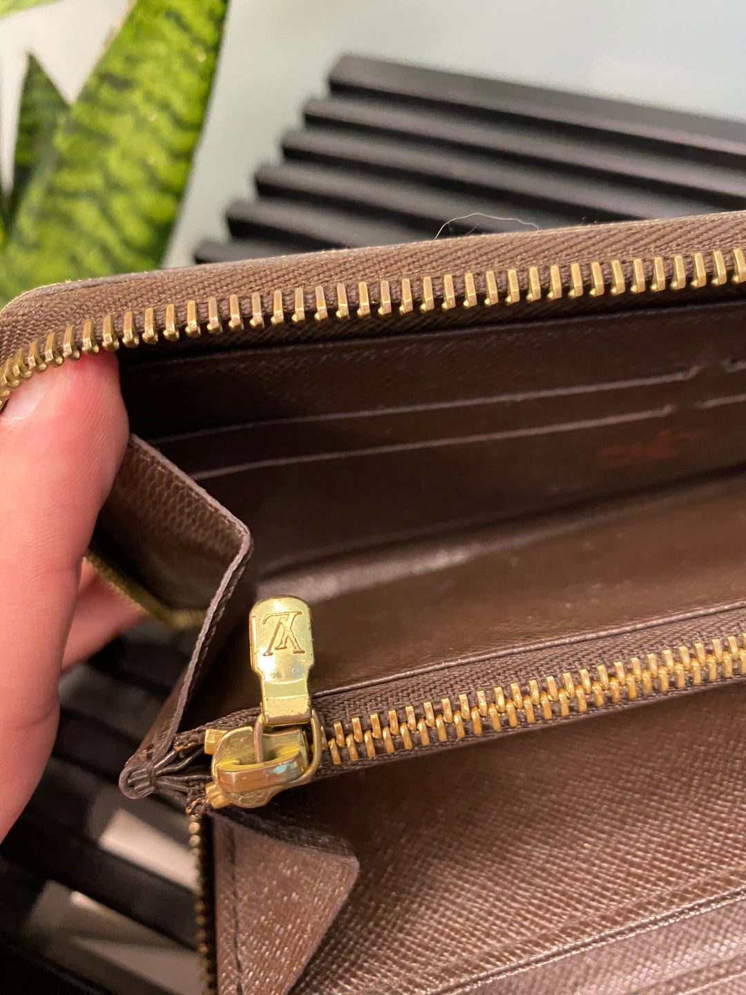 Louis Vuitton Damier Ebene ZIppy Wallet (1087)