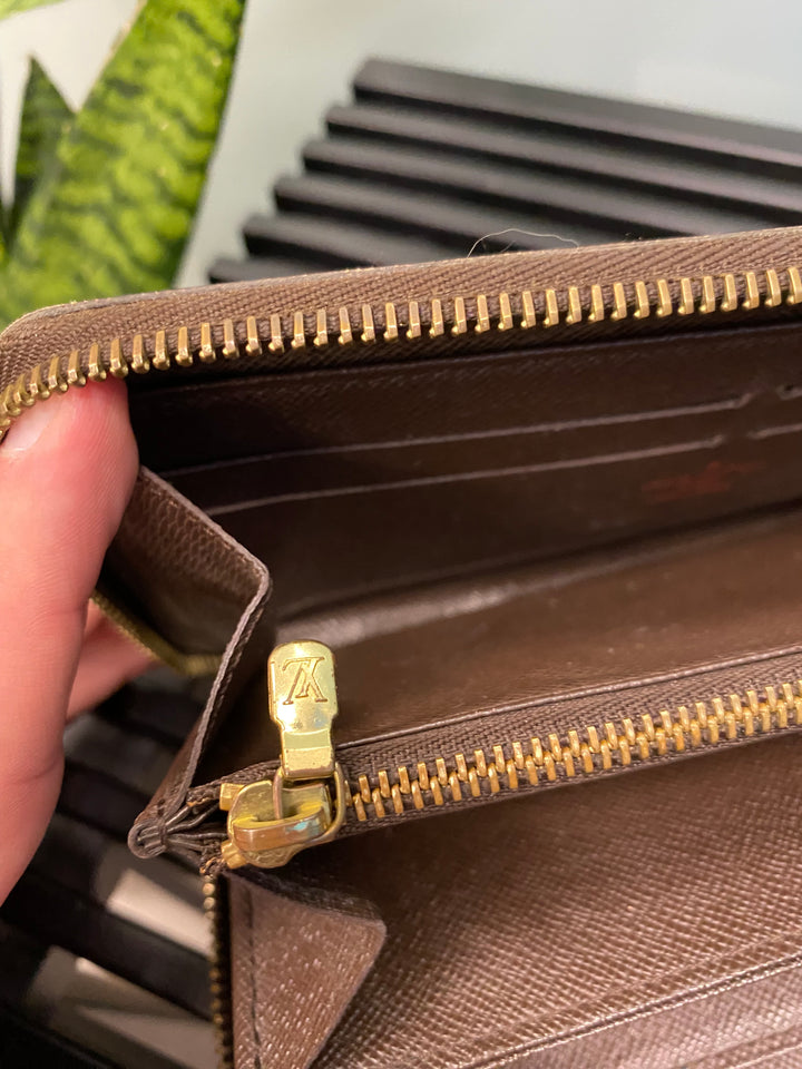 Louis Vuitton Damier Ebene ZIppy Wallet (1087)