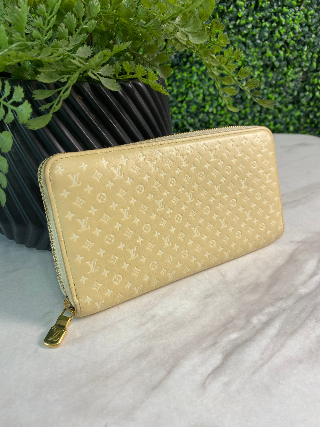 Louis Vuitton Calfskin Nanogram Embossed Zippy Wallet (0504)