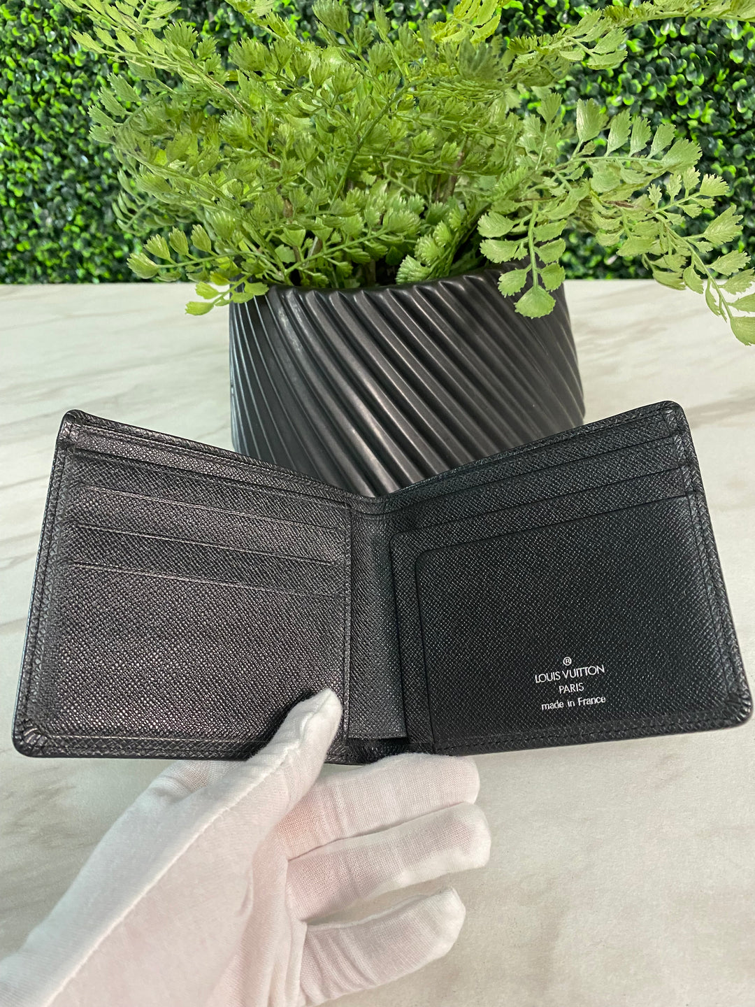 Louis Vuitton Black Taiga Leather Billfold (244)