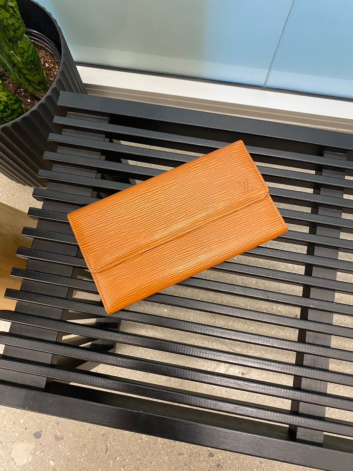 Louis Vuitton Cedar Epi International Long Wallet (9836)