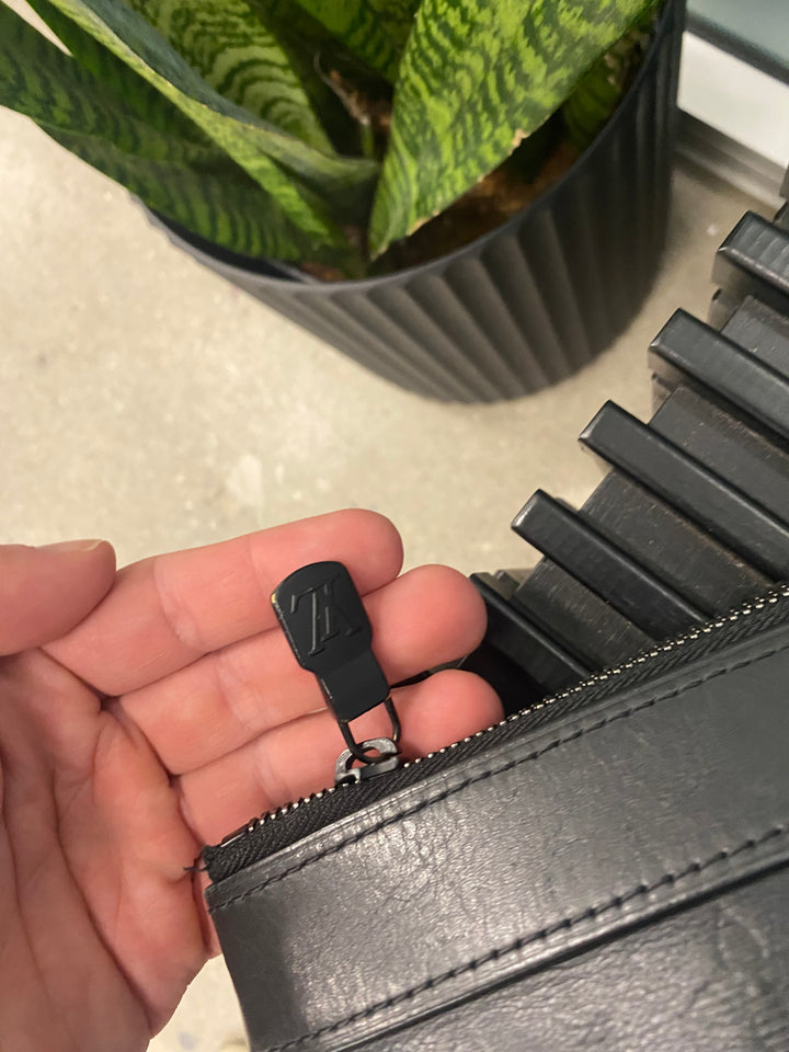 Louis Vuitton Shadow Monogram Discovery Pochette (8024)