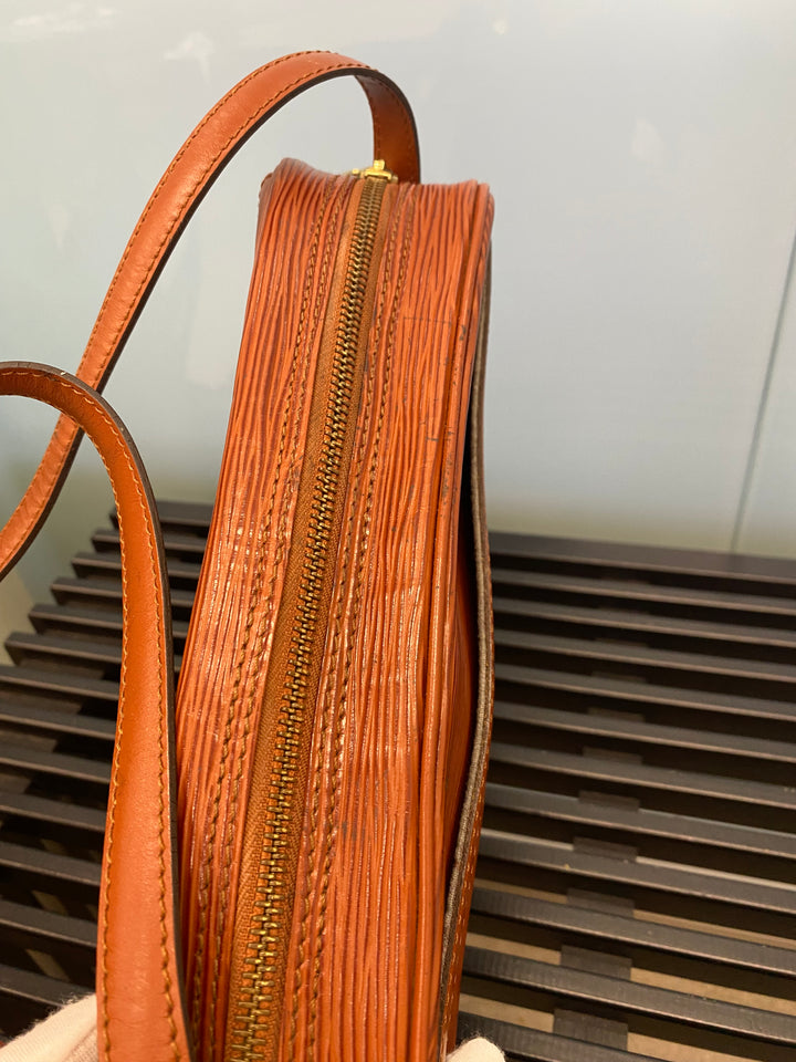 Louis Vuitton Cognac Epi Jeune Fille Crossbody Bag (0901)