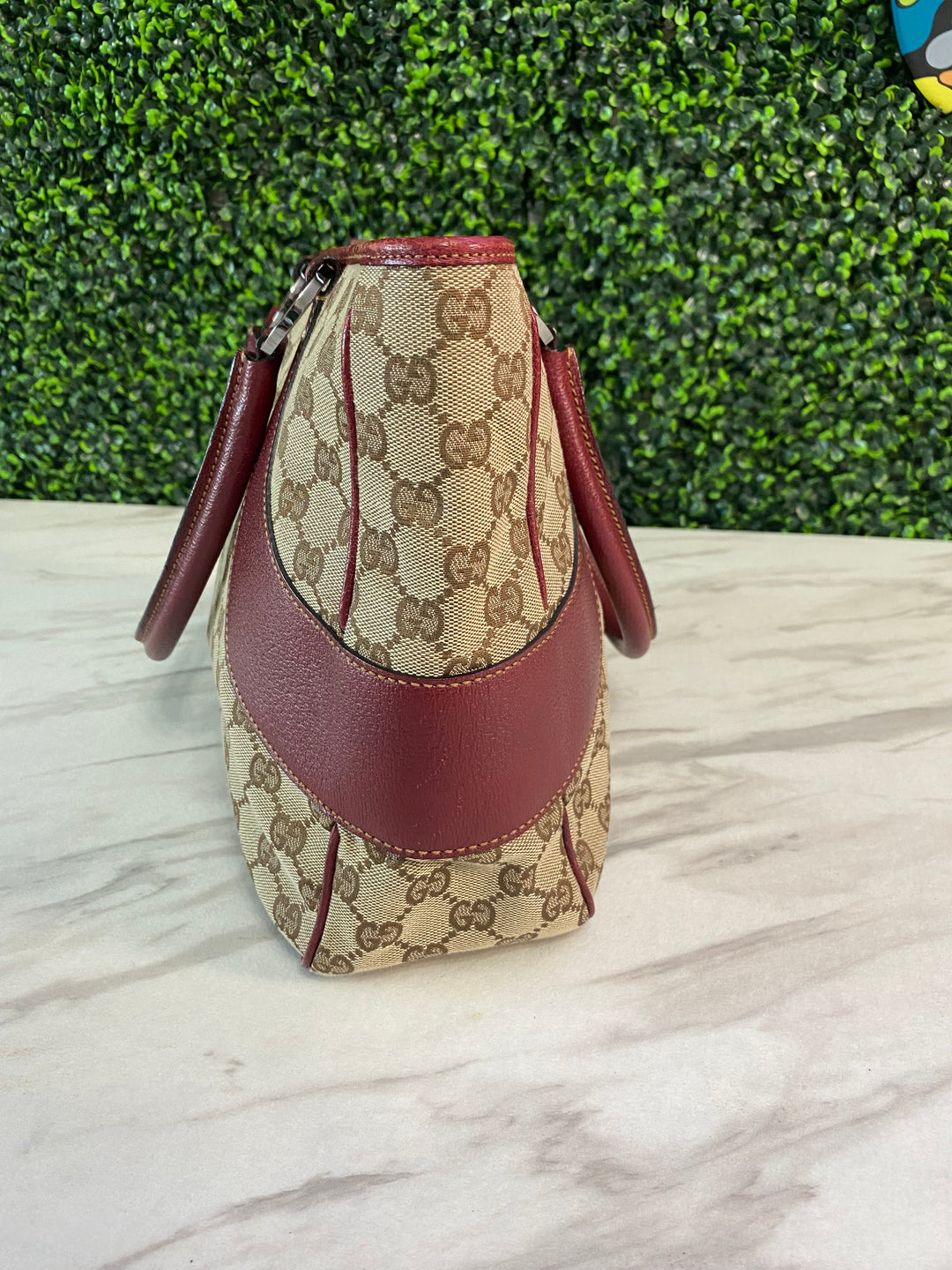 Gucci GG Canvas Shoulder Bag (560)