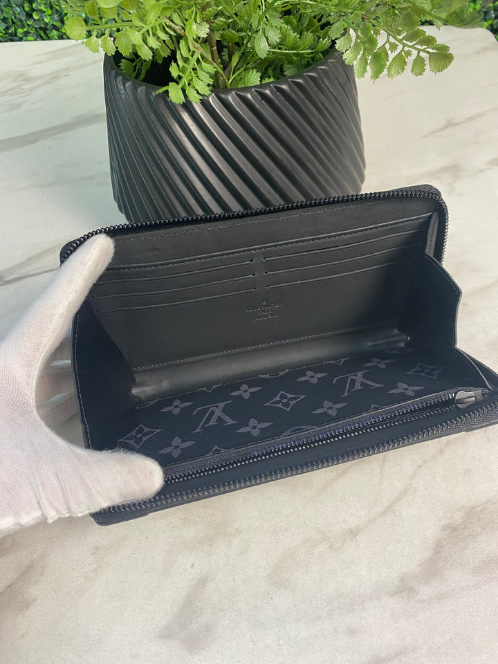 Louis Vuitton Monogram Eclipse Trunk Zippy Wallet (3072)