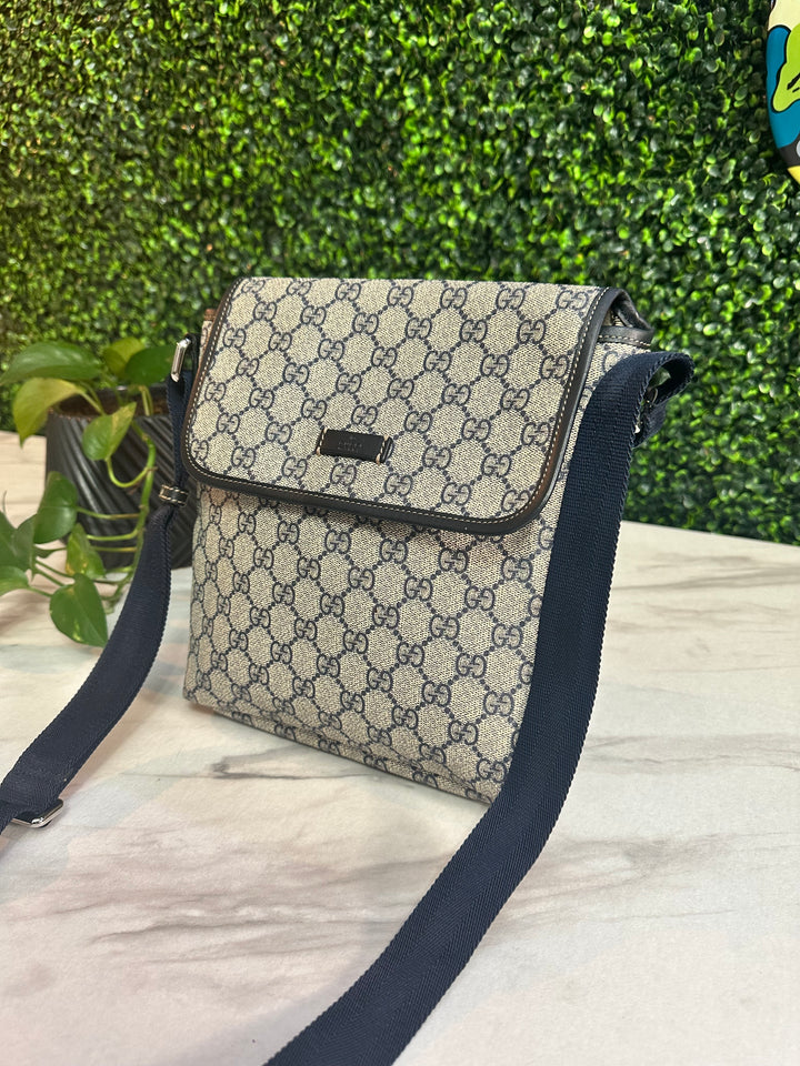 Gucci GG Supreme Crossbody Bag (725)