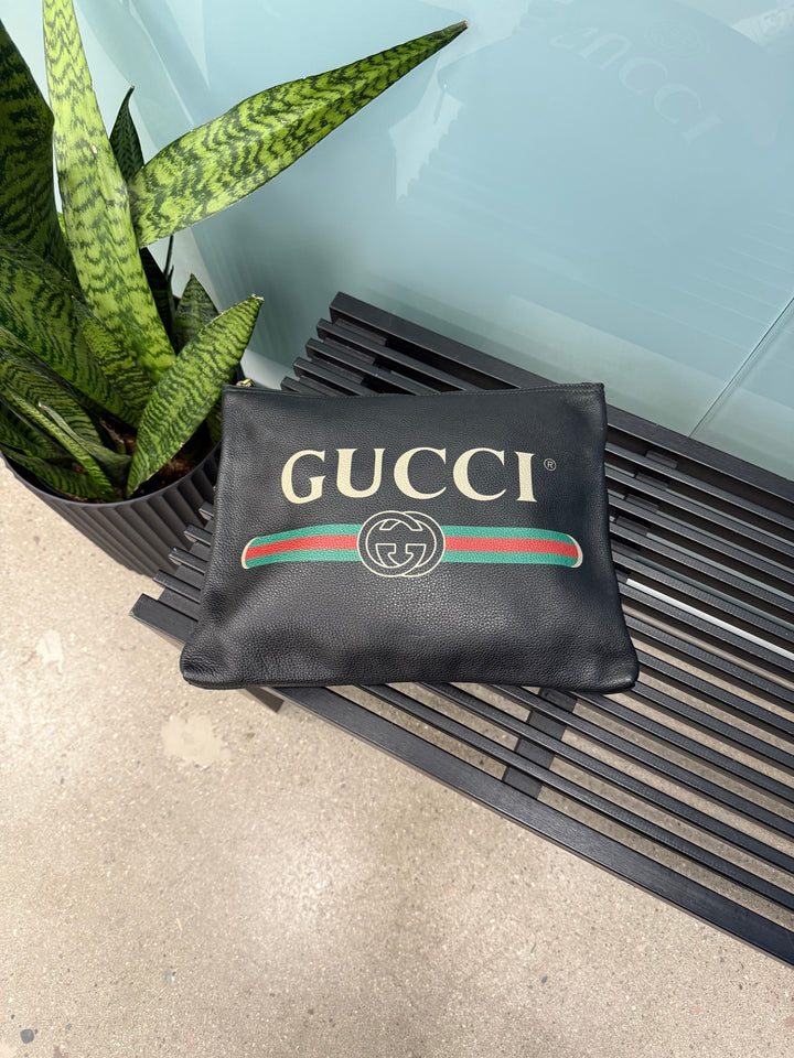 Gucci Pebbled Leather Logo Pouch (7783)