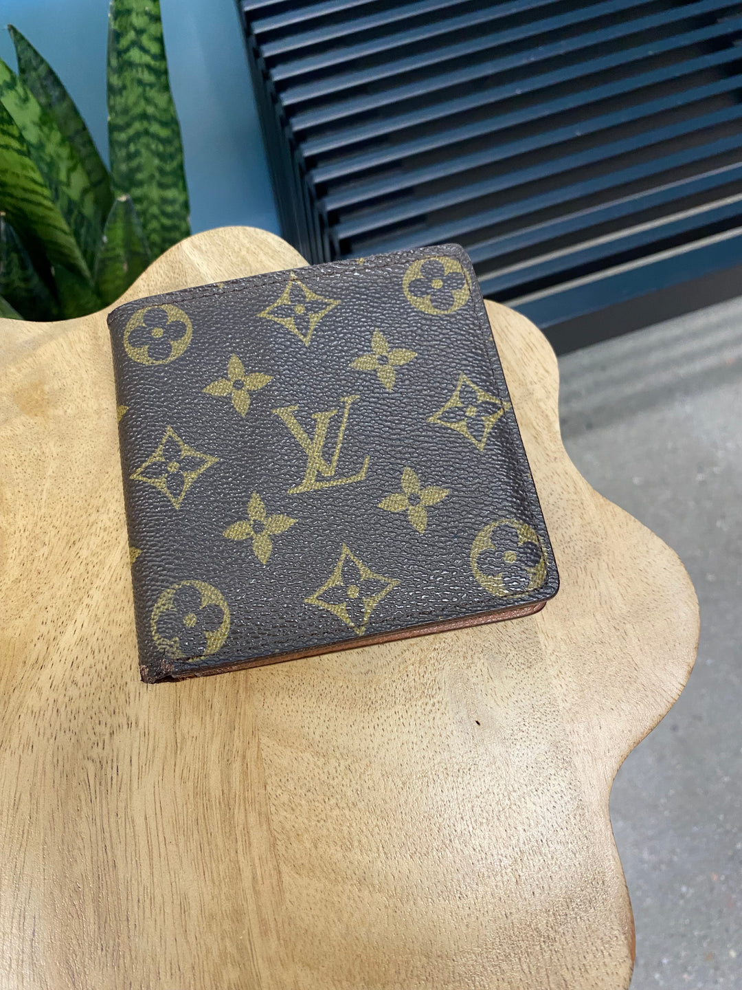 Louis Vuitton Monogram Billfold Wallet (7953)