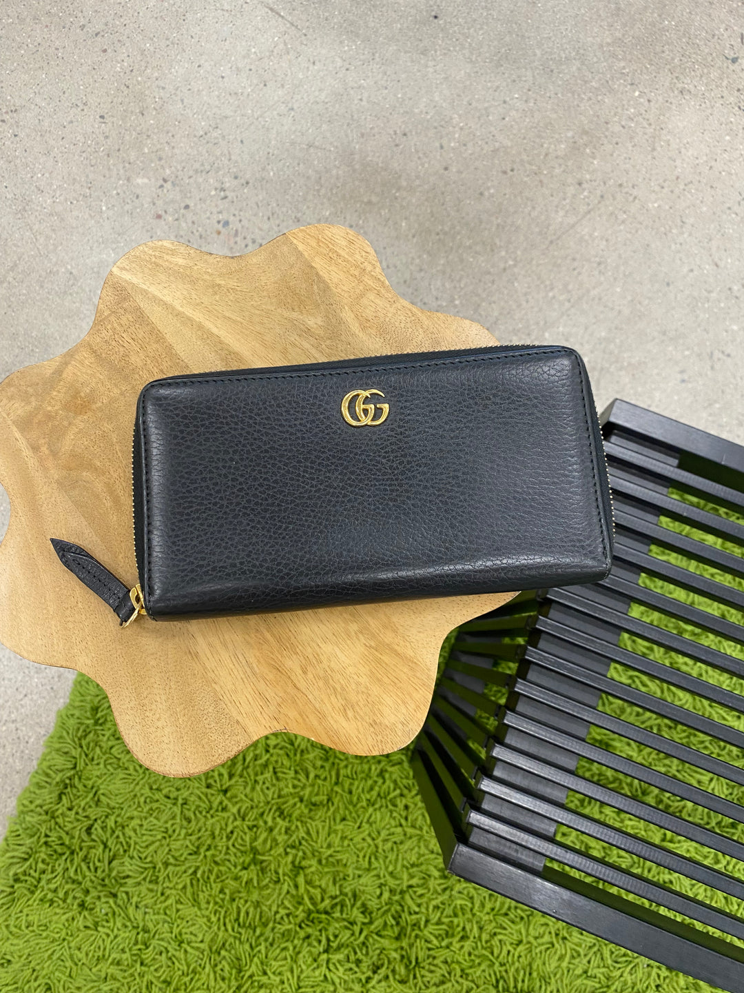 Gucci Black Pebbled Leather Marmont Zippy Wallet (3727)