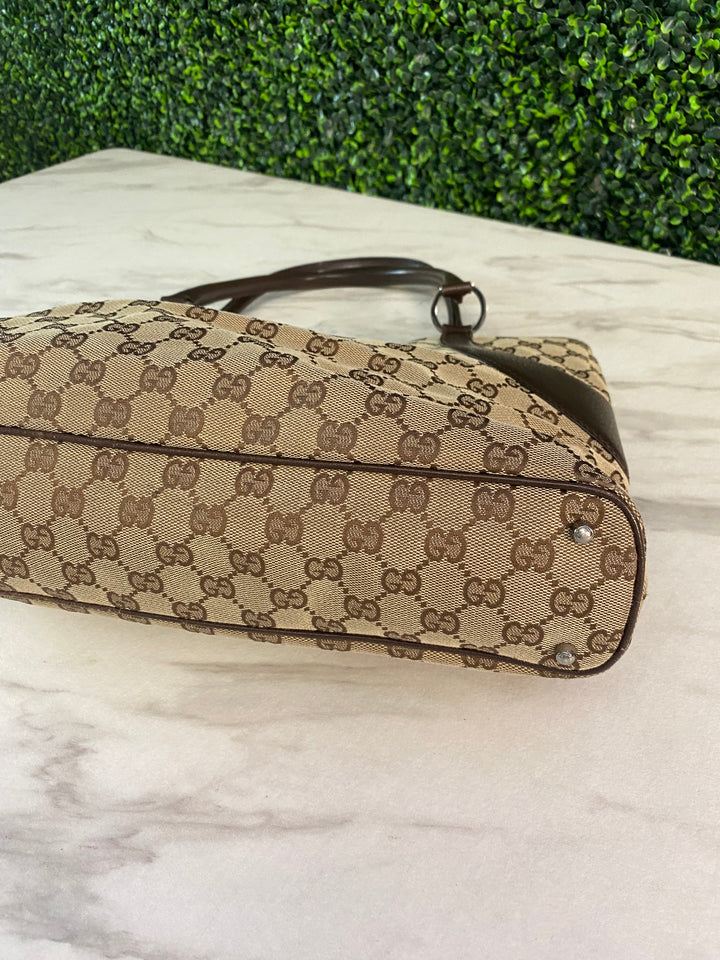 Gucci GG Canvas Shoulder Bag (954)