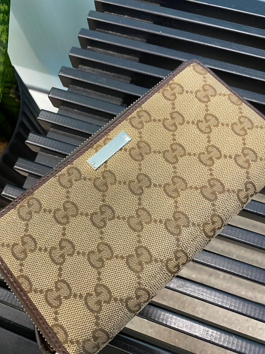 Gucci GG Canvas Zippy Wallet (8352)