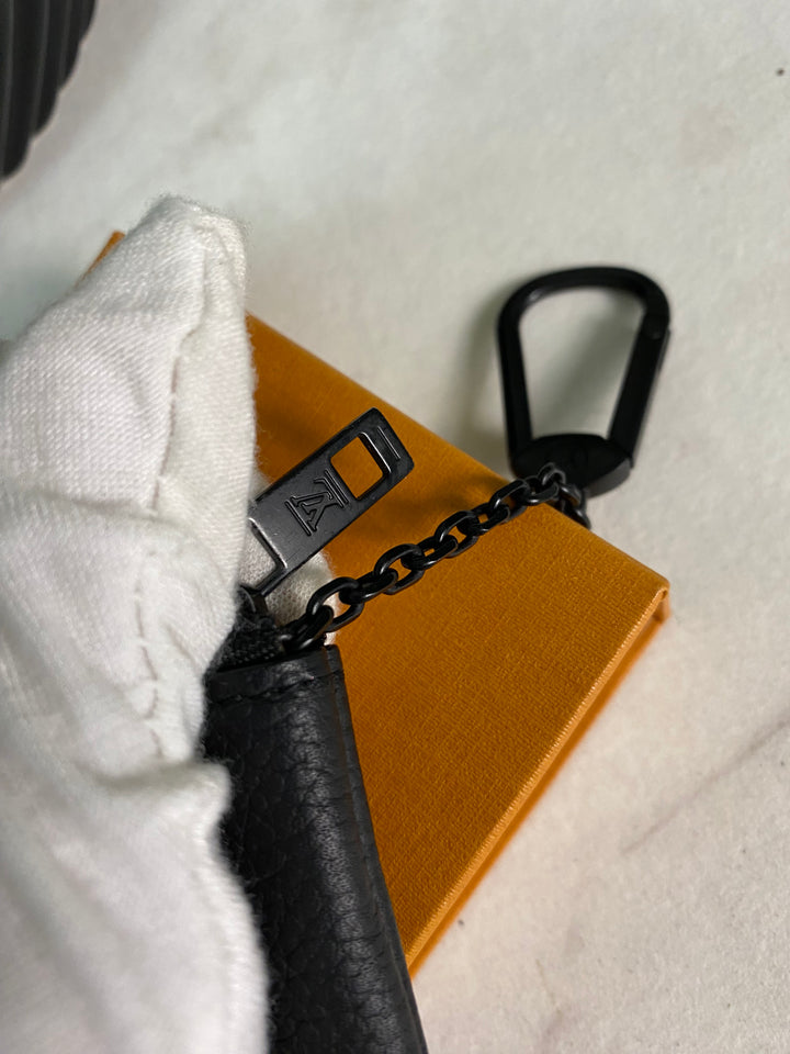 Louis Vuitton Black Aerogram Key Pouch (7435)