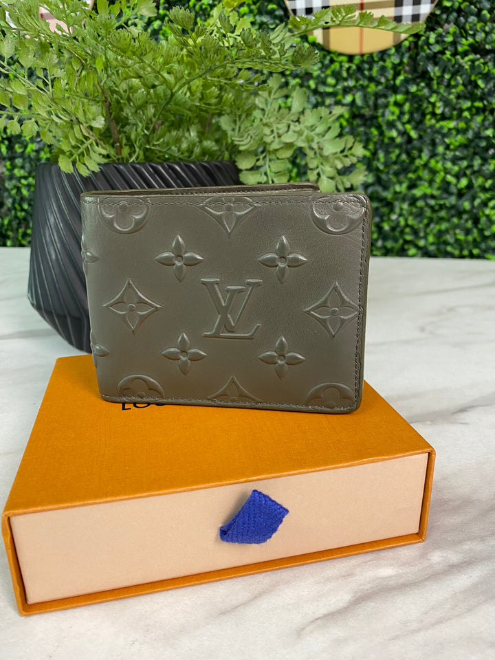 Louis Vuitton Monogram Seal Khaki Leather Billfold Wallet (1781)