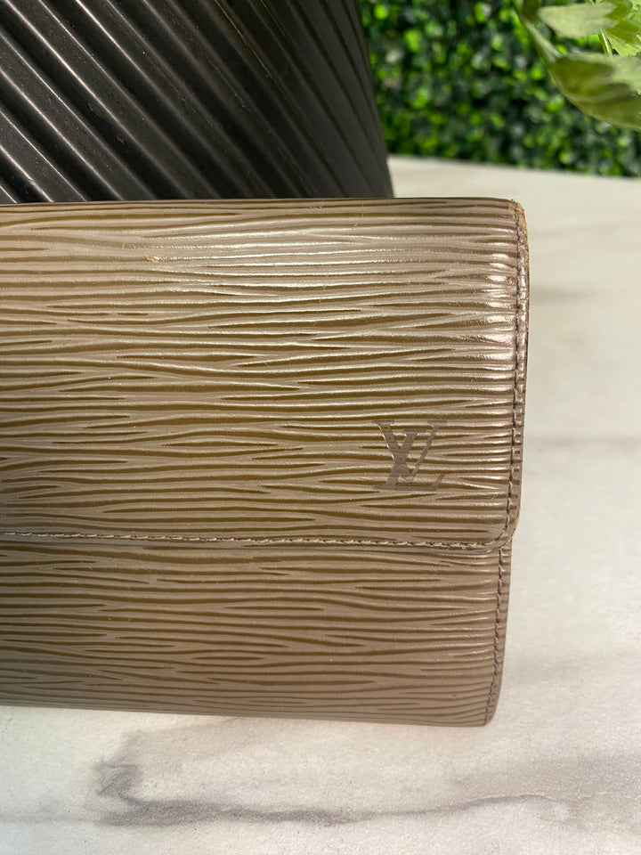 Louis Vuitton Mocha Epi Leather Long Wallet (8747)