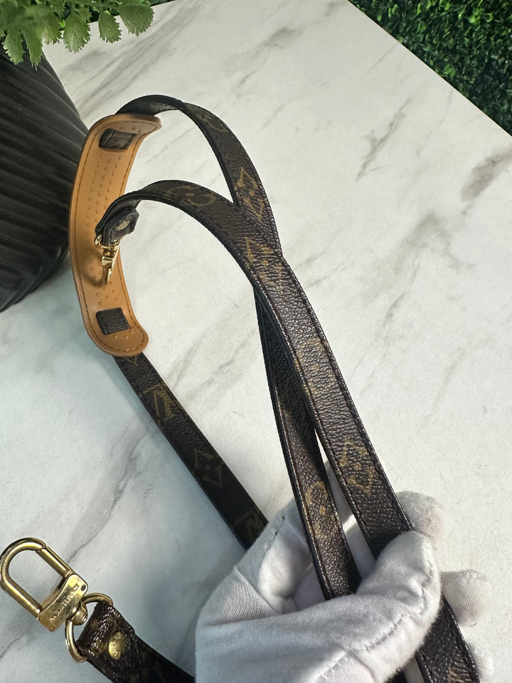 Louis Vuitton Monogram Strap (2209)