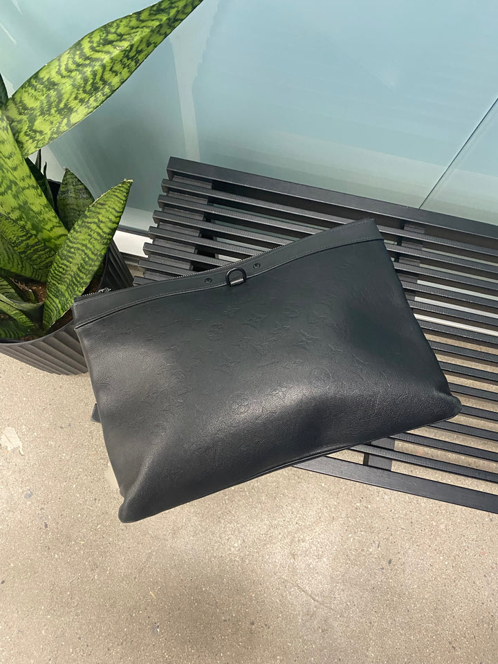 Louis Vuitton Shadow Monogram Discovery Pochette (8024)