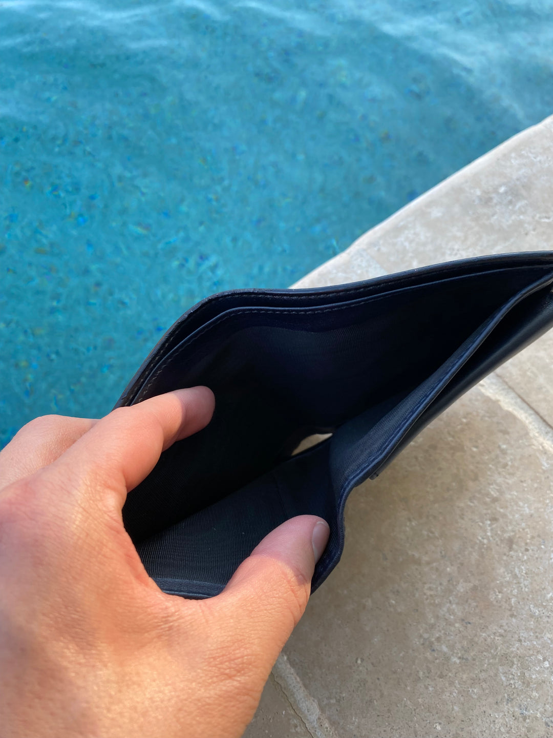 Gucci Black Micro Guccissima Billfold Wallet (9904)