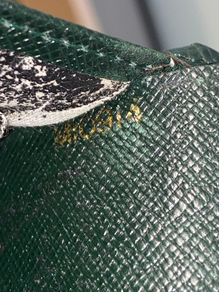Louis Vuitton Green Taiga Leather Billfold Wallet (8623)