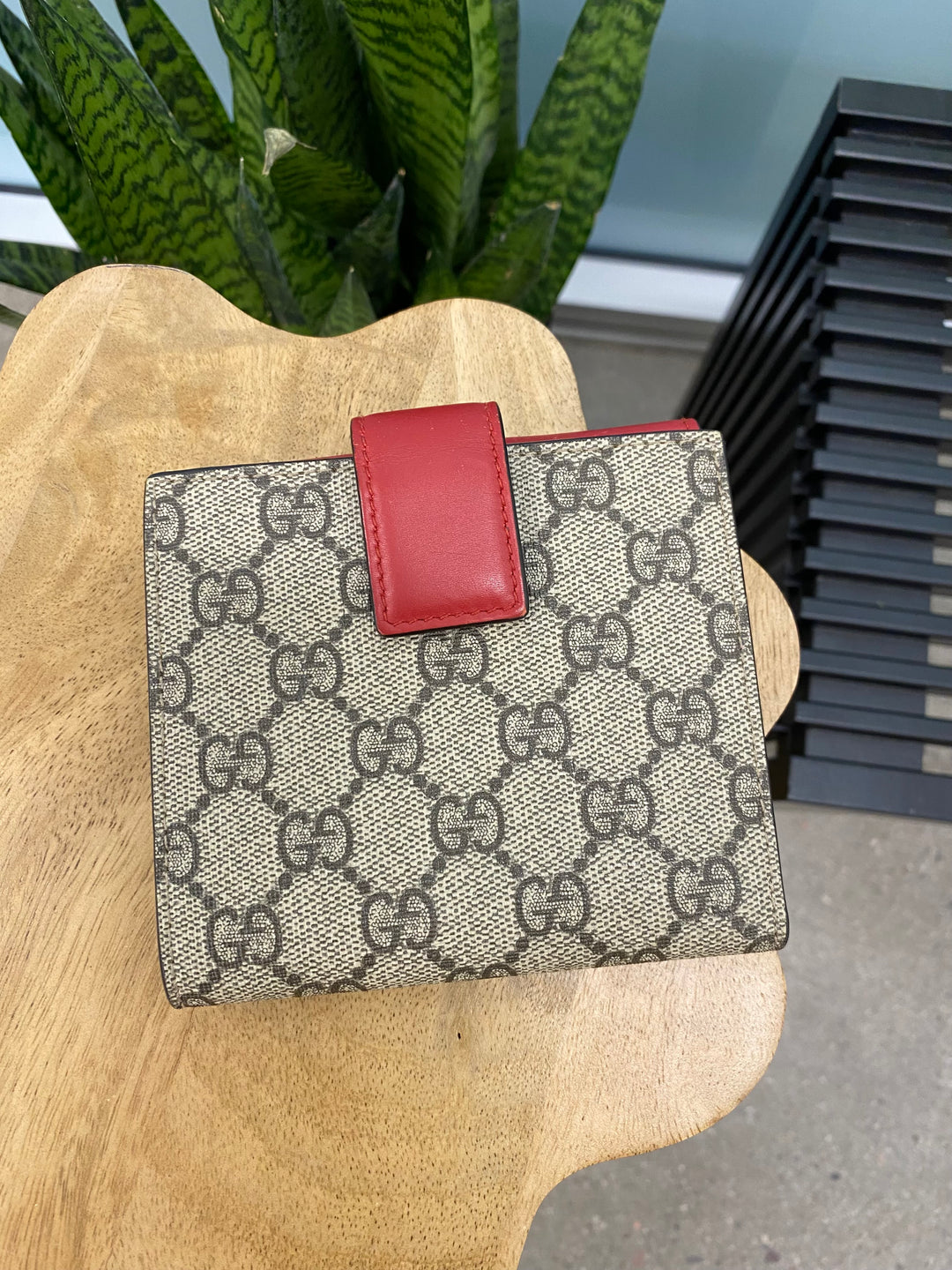 Gucci GG Supreme and Red Leather Compact Wallet (9954)
