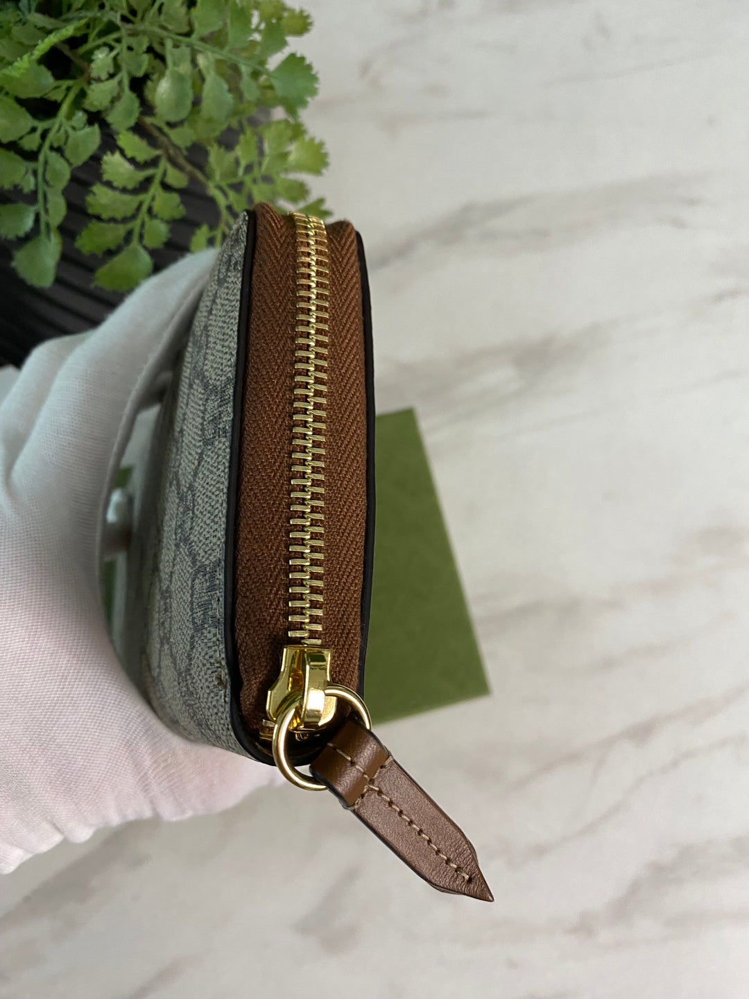 Gucci GG Supreme ZIppy Wallet (559)