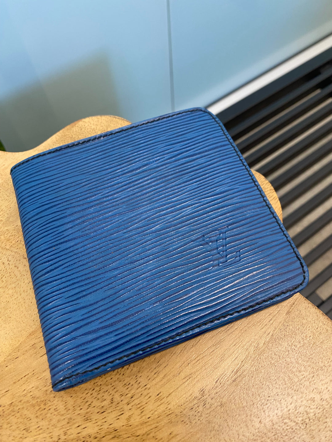 Louis Vuitton Blue Epi Billfold Wallet (2918)
