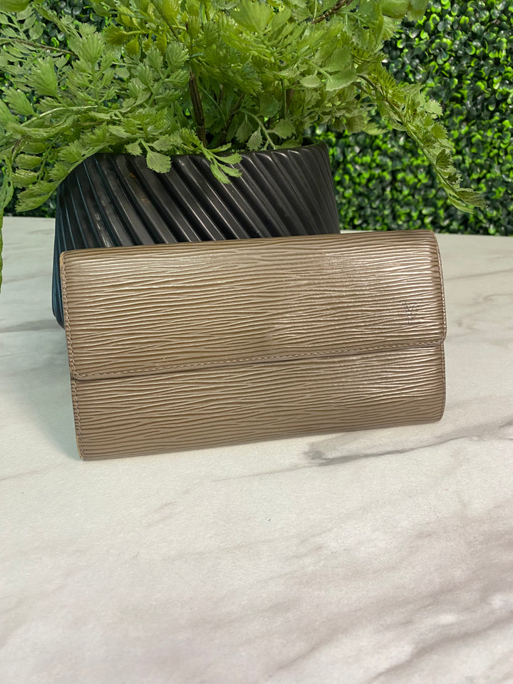 Louis Vuitton Mocha Epi Leather Long Wallet (8747)