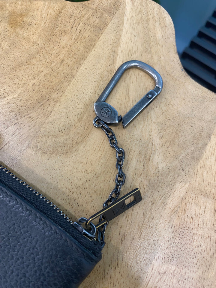 Louis Vuitton Black Aerogram Leather Key Cles (1801)
