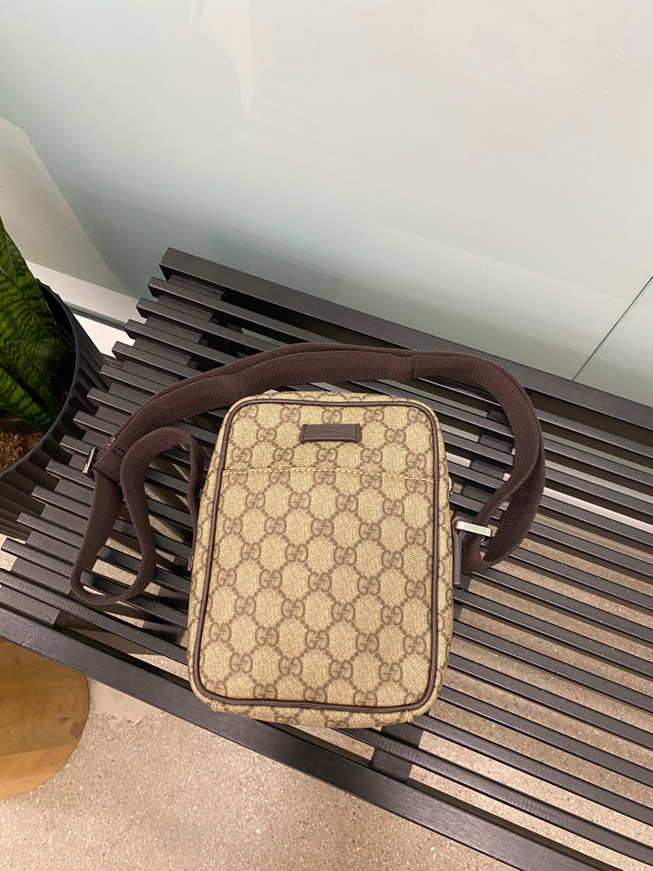 Gucci GG Supreme Crossbody Bag (6932)