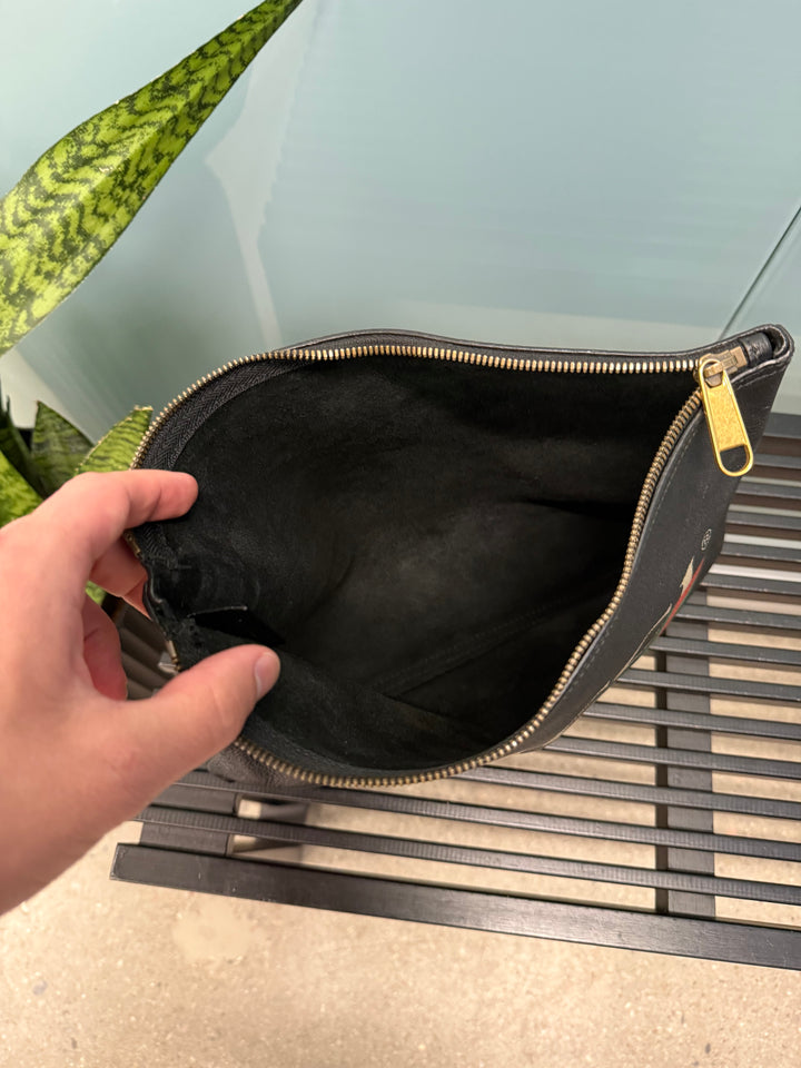 Gucci Pebbled Leather Logo Pouch (7783)
