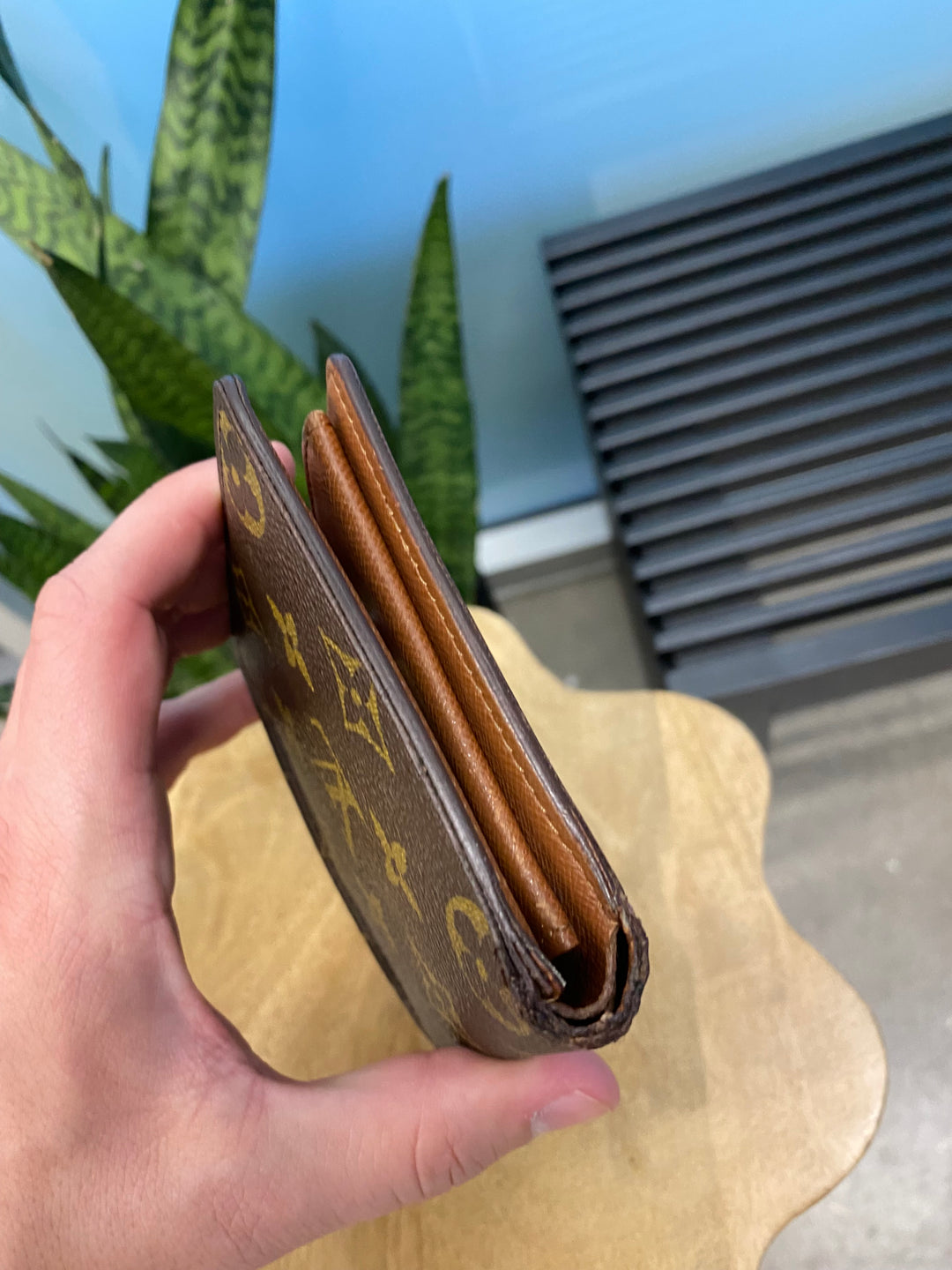 Louis Vuitton Monogram Billfold Wallet (7953)