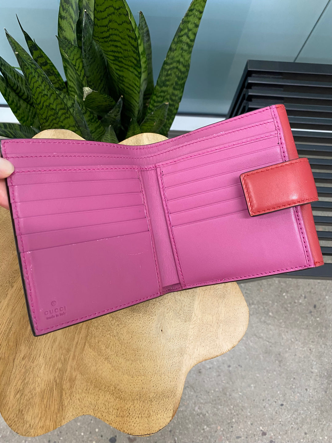 Gucci GG Supreme and Red Leather Compact Wallet (9954)