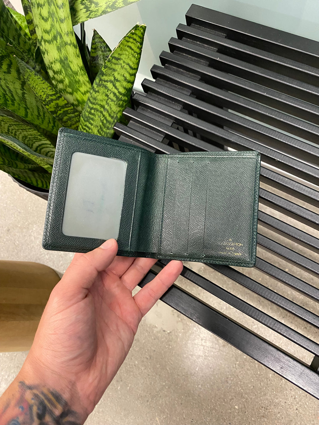 Louis Vuitton Green Taiga Leather Billfold Wallet (8623)