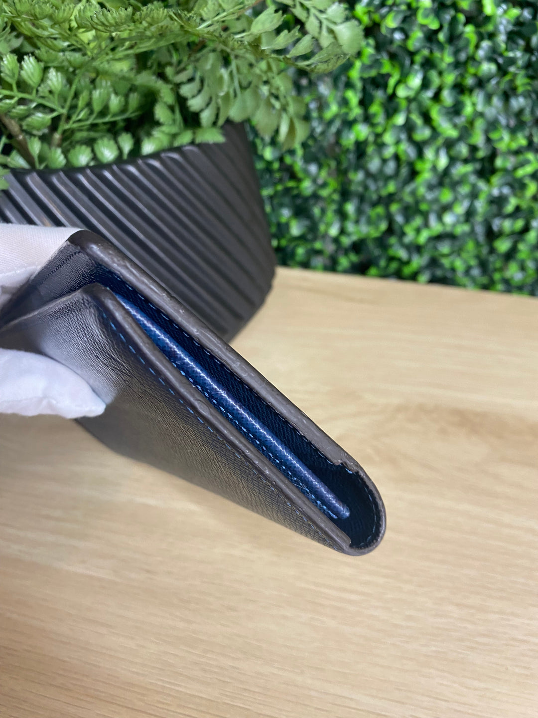 Louis Vuitton Navy Taiga Leather Brazza Wallet (2426)