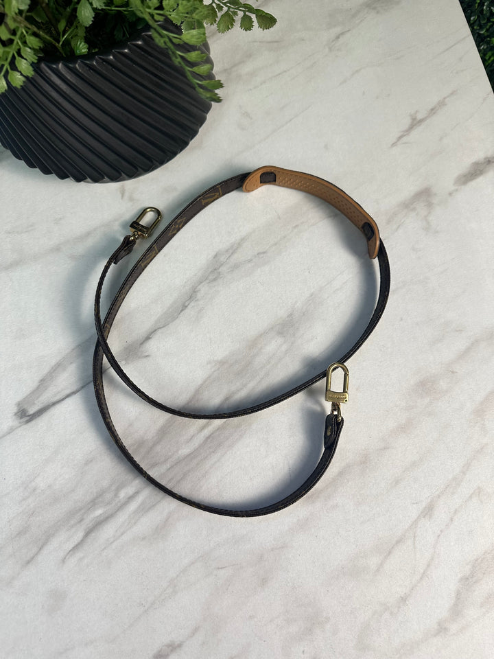 Louis Vuitton Monogram Strap (2209)