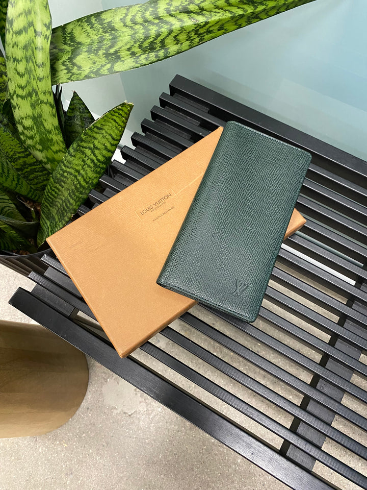 Louis Vuitton Green Taiga Leather Long Bifold Wallet (2495)