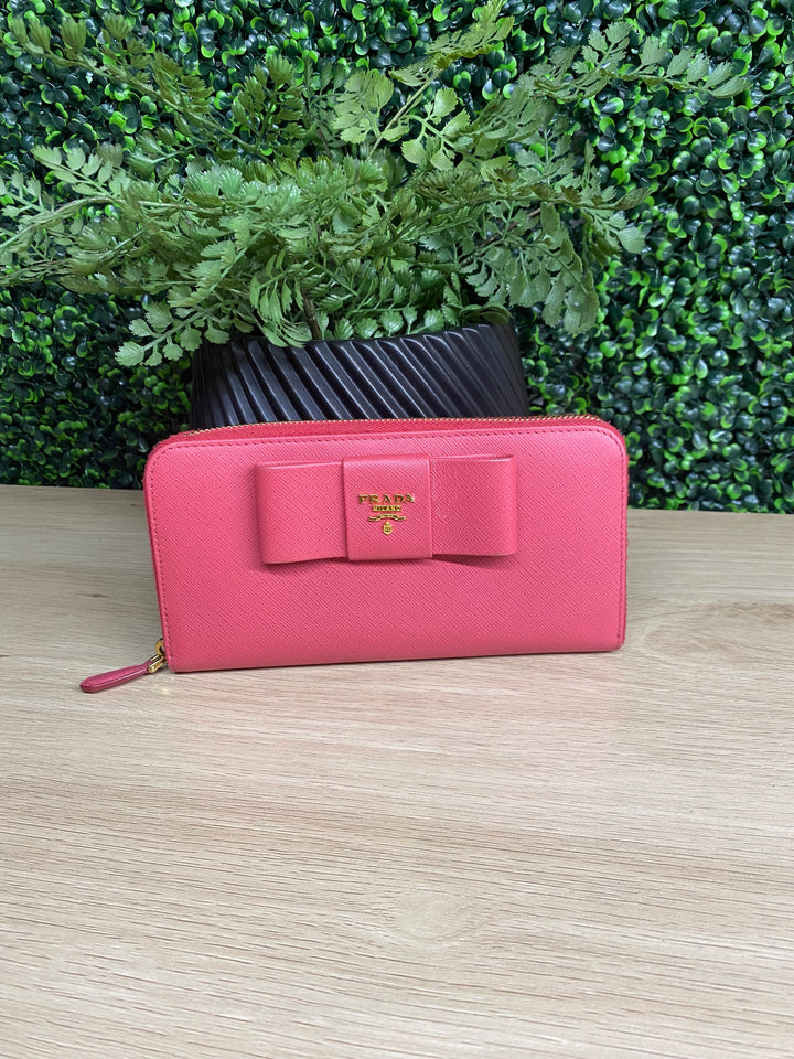 Prada Pink Saffiano Bow Zippy Wallet (4076)