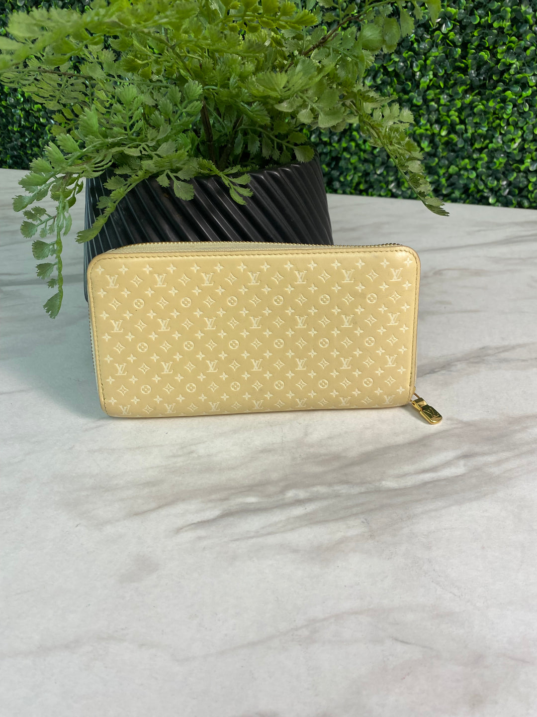 Louis Vuitton Calfskin Nanogram Embossed Zippy Wallet (0504)