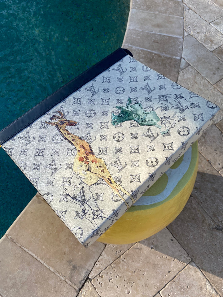 Louis Vuitton Savane Monogram Chapman Pochette Voyage GM (0806)