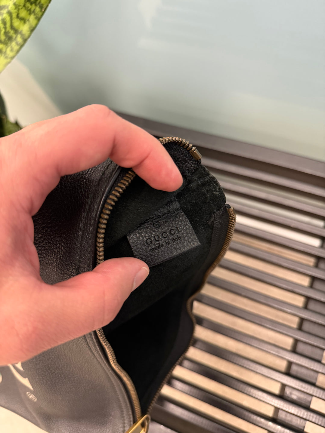 Gucci Pebbled Leather Logo Pouch (7783)