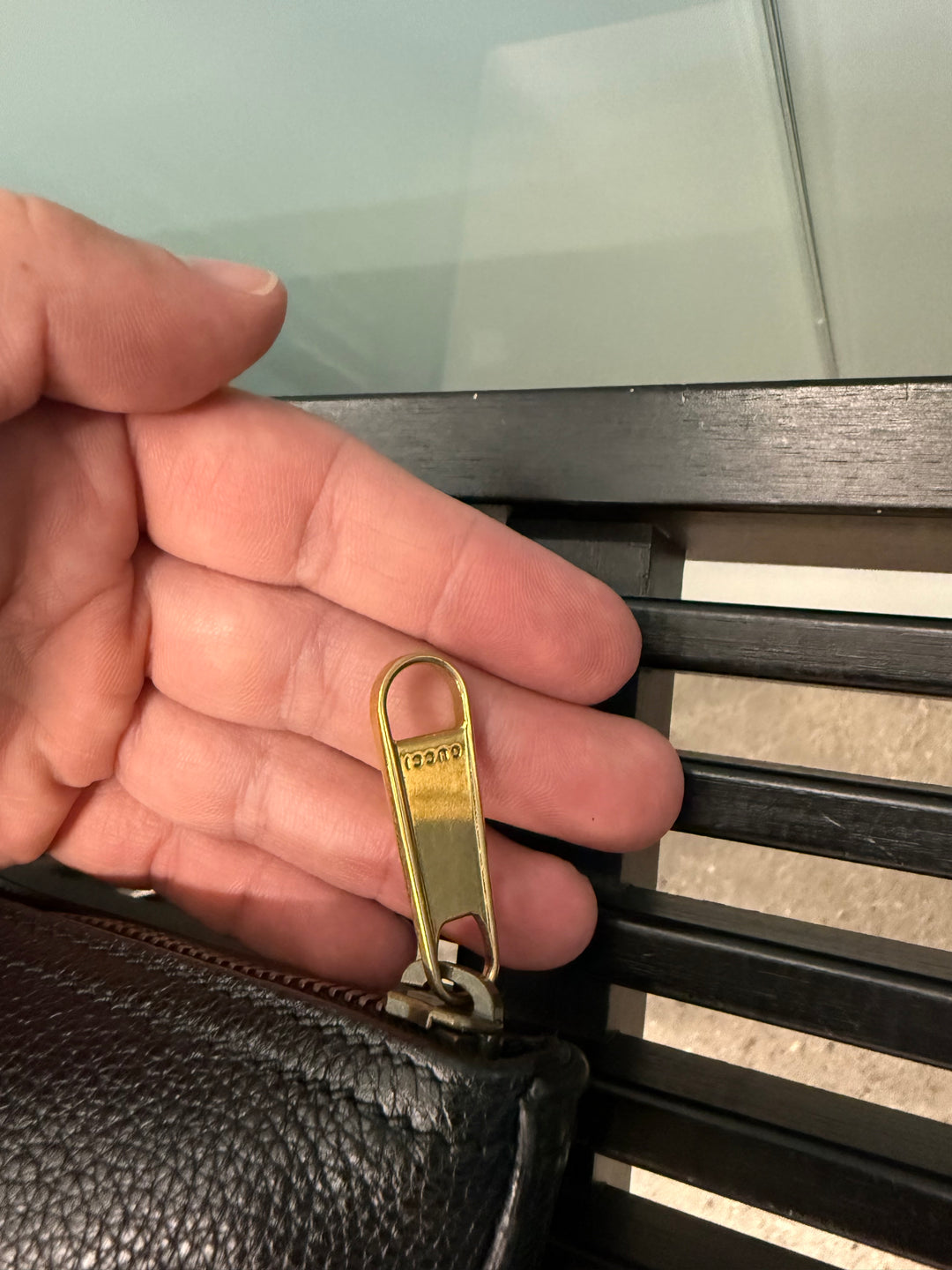 Gucci Pebbled Leather Logo Pouch (7783)