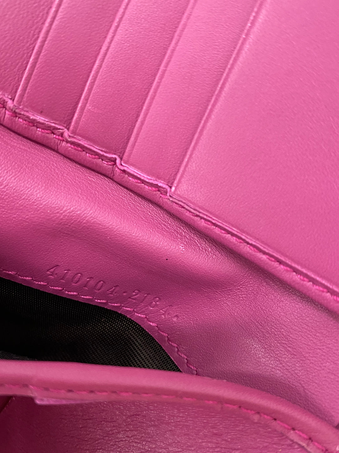 Gucci GG Supreme and Red Leather Compact Wallet (9954)