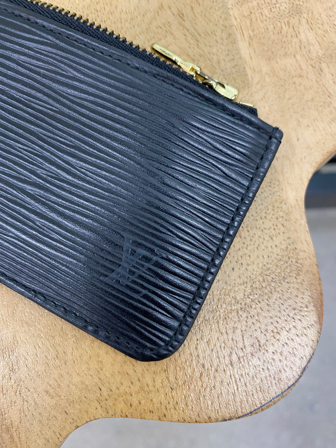 Louis Vuitton Black Epi Key Cles (7898)