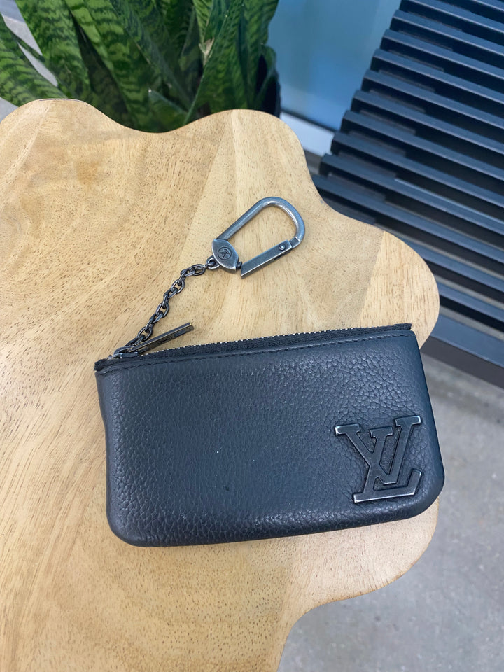 Louis Vuitton Black Aerogram Leather Key Cles (1801)