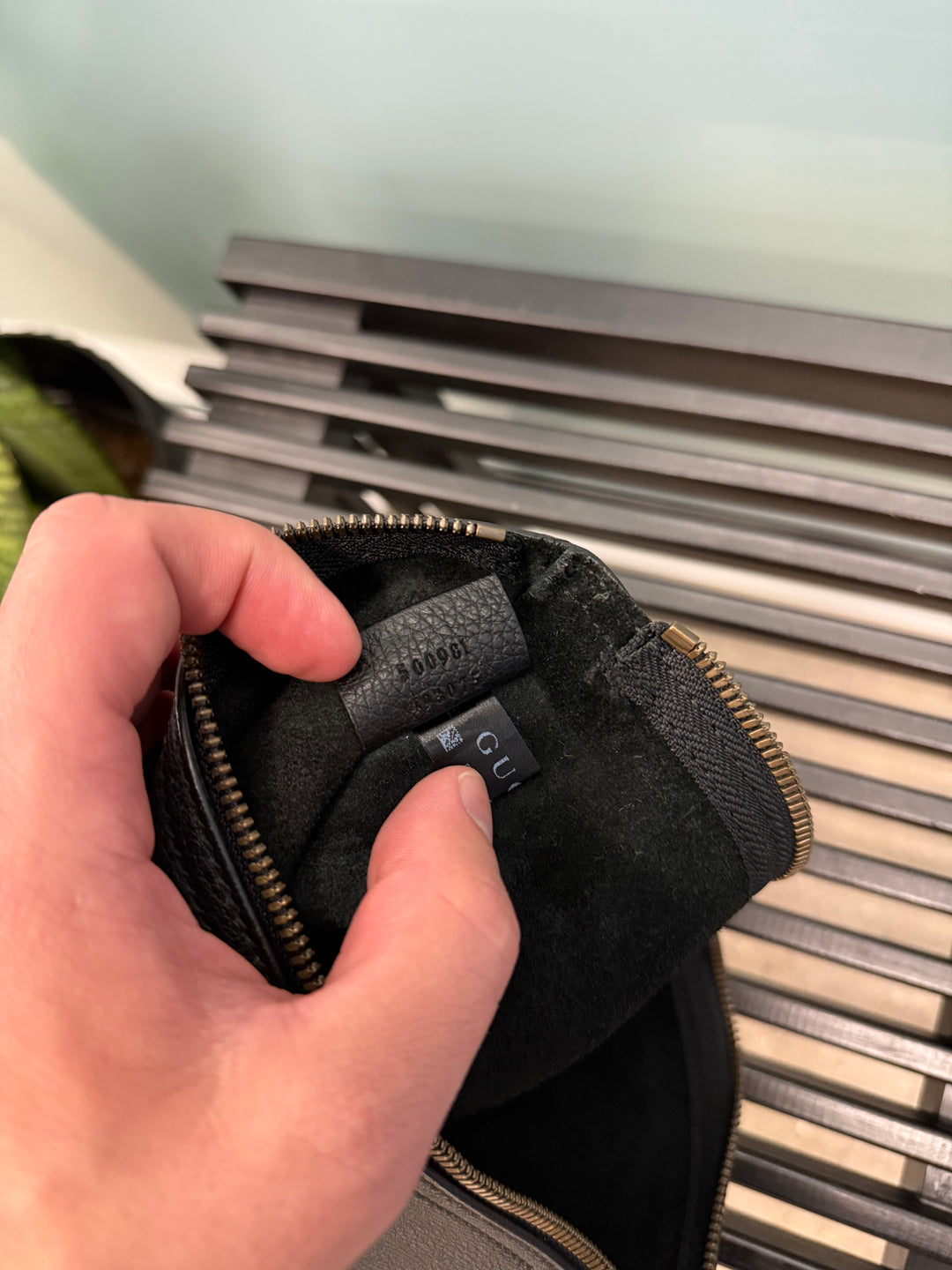 Gucci Pebbled Leather Logo Pouch (7783)