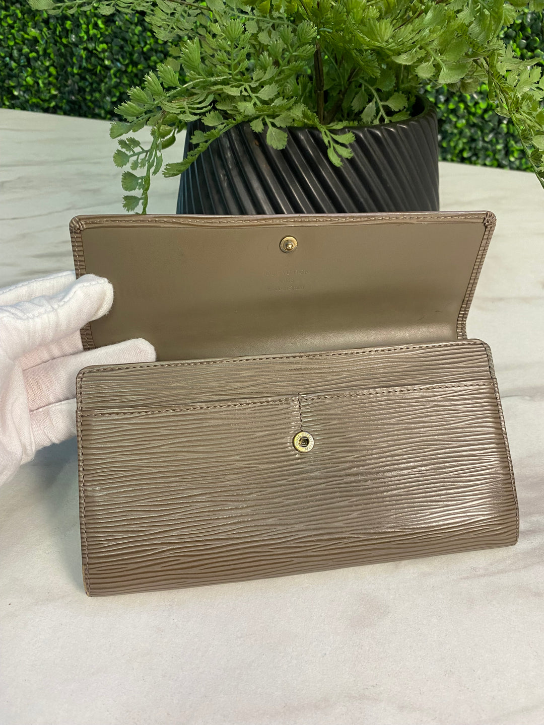 Louis Vuitton Mocha Epi Leather Long Wallet (8747)